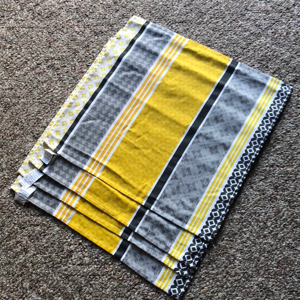 Set of 4 new Stof French napkins in gray/yellow/black/white